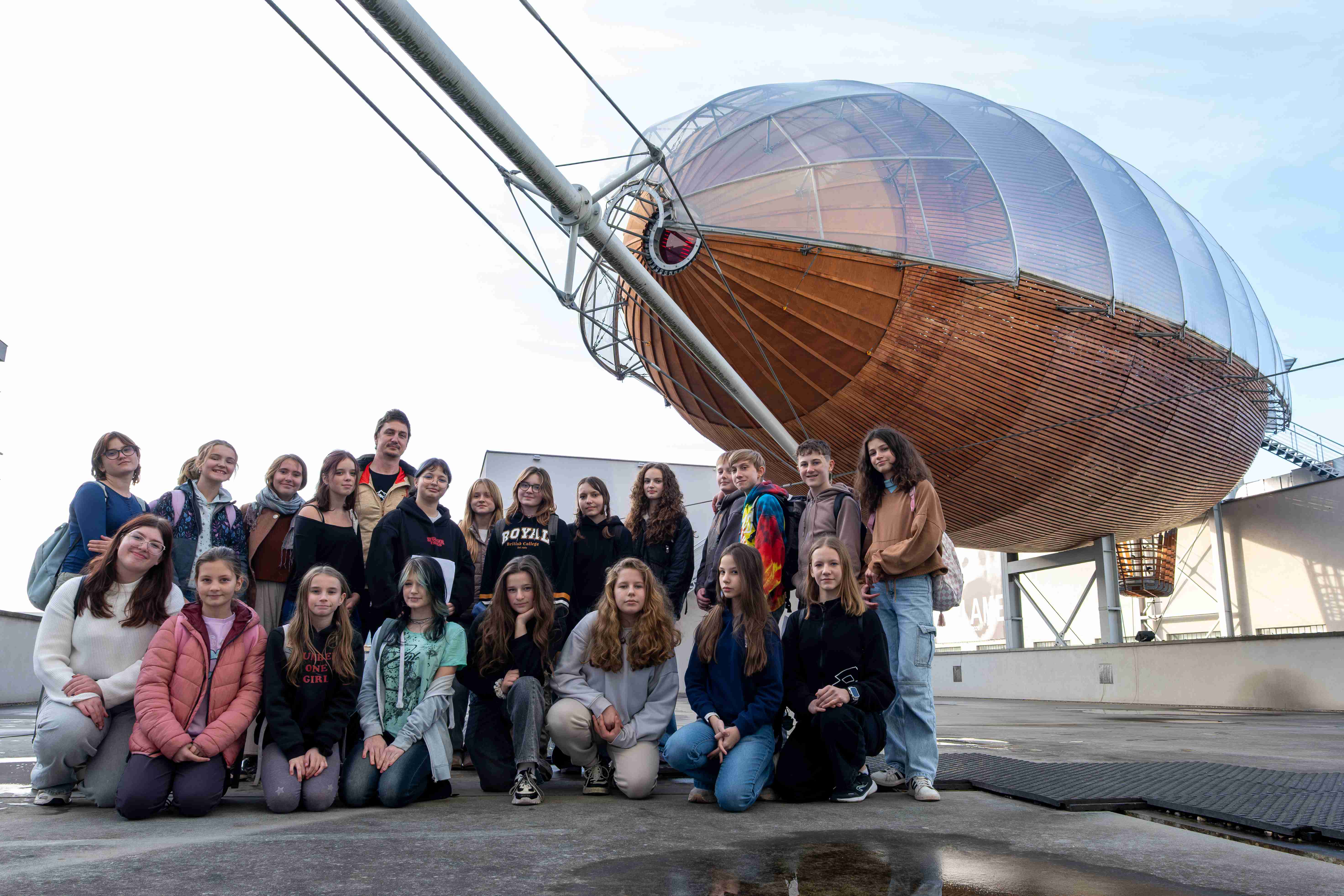 Výlet žáků výtvarného oboru do Prahy – současné umění v DOXu a atmosféra historického centra Prahy